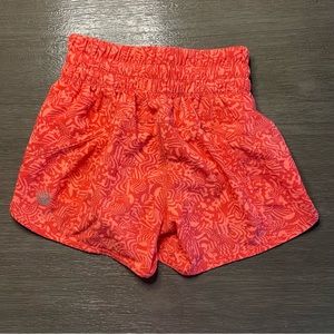 Lululemon Sea Wheeze Coral Tracker Shorts 4” Size 2 2017 Canada